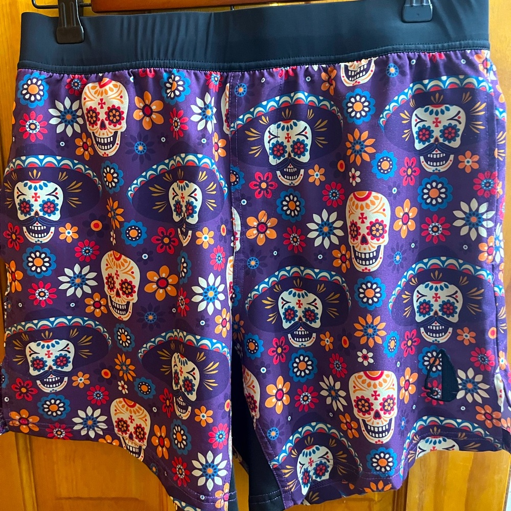 TACHUNTFISH Men’s athletic shorts. Large. Purple skulls